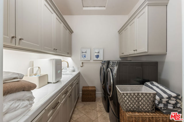 2052 Shadow Creek Drive, Agoura Hills CA: https://media.crmls.org/mediaz/7be478f8-8aea-41c5-af64-52a6c145cda4.jpg
