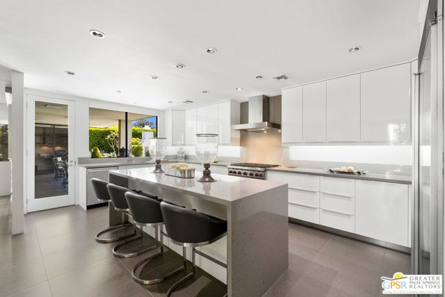 1860 Via Isla, Palm Springs CA: https://media.crmls.org/mediaz/7be48479-9c23-4044-b70f-0b387a6c476d.jpg