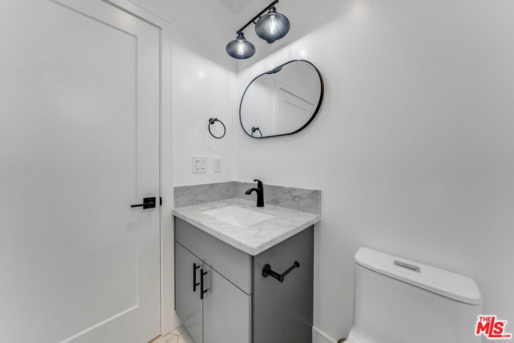 https://media.crmls.org/mediaz/7be499e2-02b3-4438-bb87-0f9a622394e5.jpg?preset=X-Large
