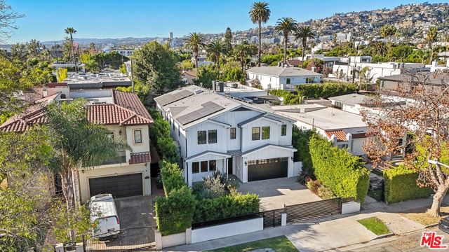 813 N Spaulding Avenue, Los Angeles CA: https://media.crmls.org/mediaz/7be49d58-c82d-4ce3-879f-dbc88d7b10ac.jpg