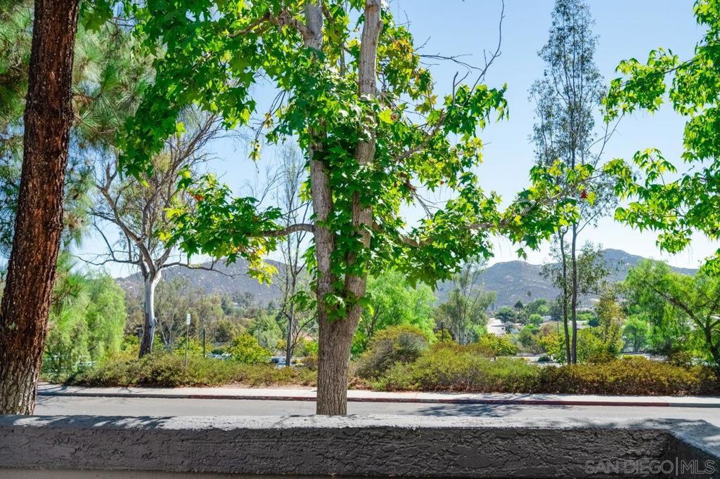 https://media.crmls.org/mediaz/7be4b4c8-c69f-4210-a4e8-d85b55d7dda2.jpg?preset=X-Large