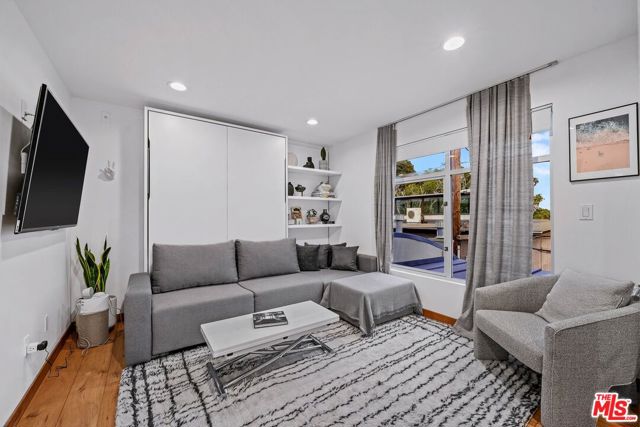 512 Brooks Avenue, Venice CA: https://media.crmls.org/mediaz/7be59816-566a-4360-ad68-ca3d2b603c7c.jpg