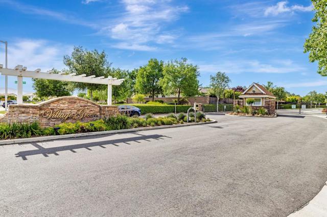 1554 Rosette Way, Gilroy CA: https://media.crmls.org/mediaz/7be5d3c7-dc75-4e81-bc86-b4ba46e7faba.jpg