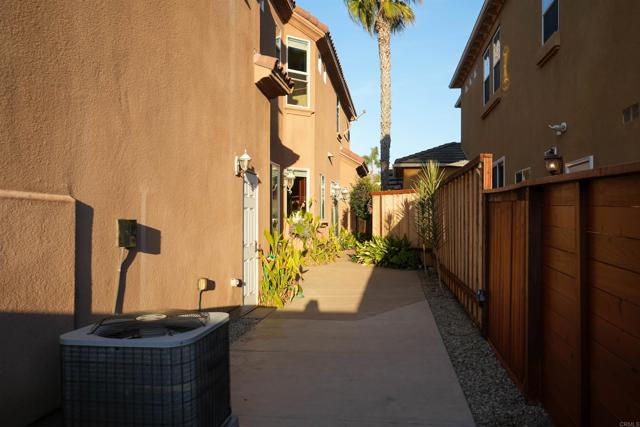 Detail Gallery Image 12 of 44 For 417 N Cedros Ave, Solana Beach,  CA 92075 - 4 Beds | 4 Baths