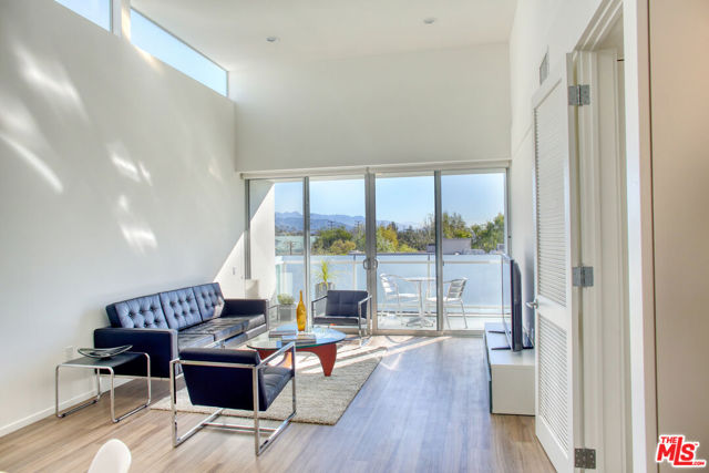 12602 Moorpark Street photo 7