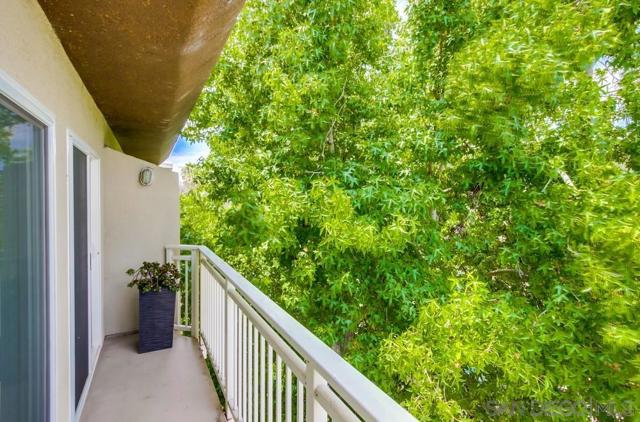 5370 La Jolla Blvd., La Jolla CA: https://media.crmls.org/mediaz/7be71159-b14d-4e6d-8129-7af50ef4c4e3.jpg