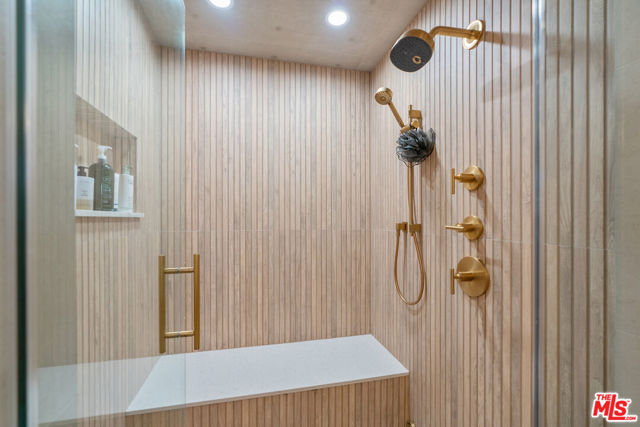 Image 41 of 50 For 706 Navy Street