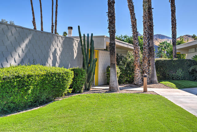 Image 8 of 70 For 160 Desert Lakes Drive