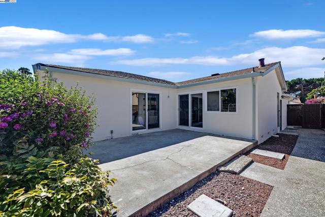 1942 Sherman Dr, Union City CA: https://media.crmls.org/mediaz/7be7f31d-9398-4fbb-bfbc-3c919d739300.jpg