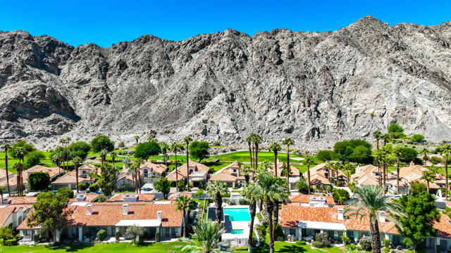 55280 Riviera, La Quinta CA: https://media.crmls.org/mediaz/7be83965-c272-4199-b99a-0309300c982a.jpg