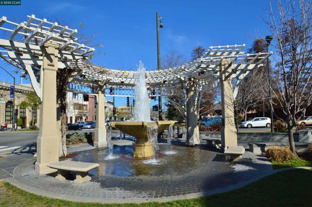 1324 Chateau Cmn, Livermore CA: https://media.crmls.org/mediaz/7be8c0dd-dc55-455b-b1d6-a23e25e14b9f.jpg