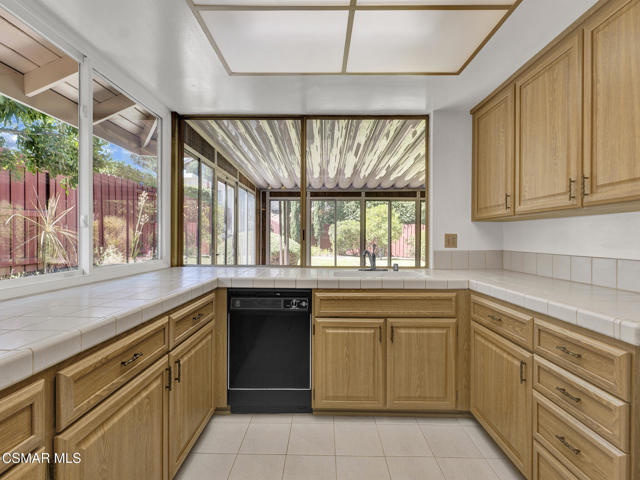 121 Ensenada Avenue, Newbury Park CA: https://media.crmls.org/mediaz/7be8ee86-689a-4cbe-84a3-e118a4322b69.jpg