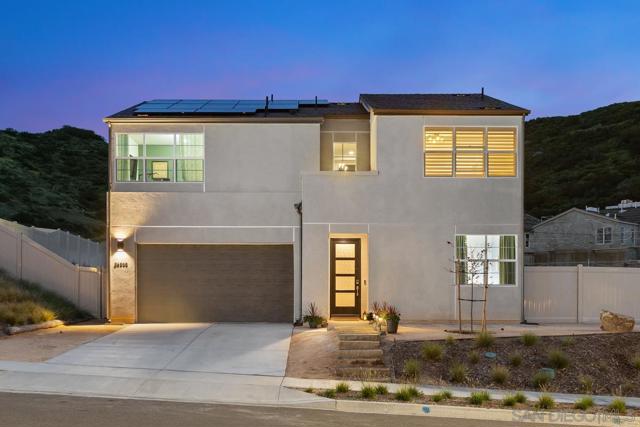 35505 Orchard Trails, Fallbrook CA: https://media.crmls.org/mediaz/7be96061-b6b4-41d7-9e53-a74106f20d4e.jpg