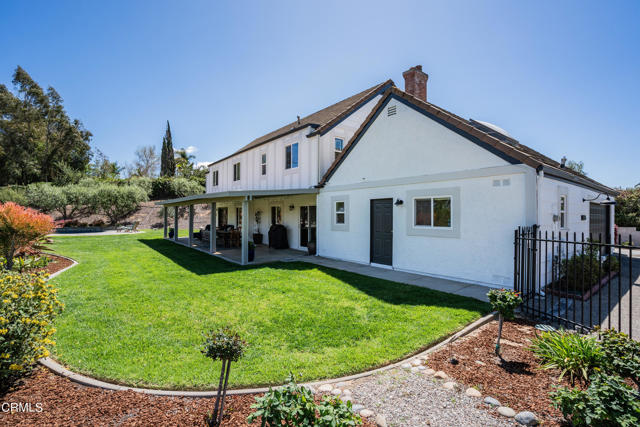 6065 Cielo Vista Court, Camarillo CA: https://media.crmls.org/mediaz/7bea6b9e-b0fd-4cd8-84f3-29f2f76a5cbf.jpg