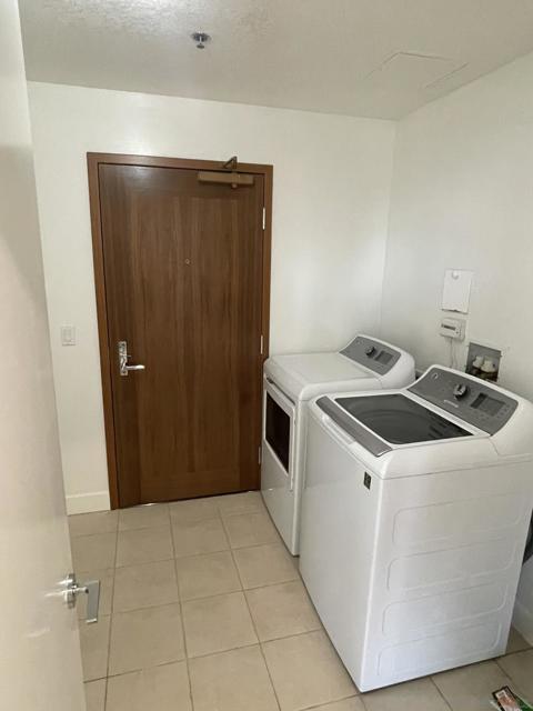 700 W Harbor, San Diego CA: https://media.crmls.org/mediaz/7beb52ec-1169-4b49-ab20-de98d19b5921.jpg