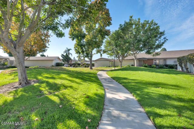 246 W Vineyard Avenue, Oxnard CA: https://media.crmls.org/mediaz/7beb97cb-74bd-4813-bc44-c25e3feefc7d.jpg