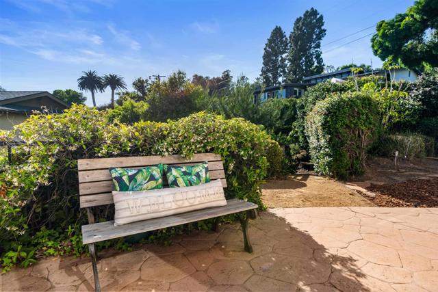 2320 Ivy Road, Oceanside CA: https://media.crmls.org/mediaz/7bebc566-da08-47eb-98df-89b9bda318ee.jpg