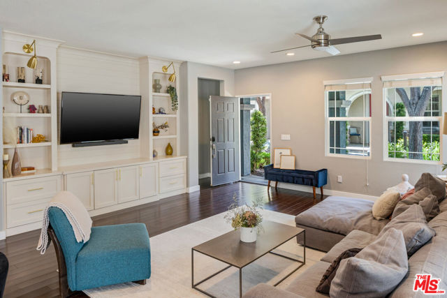 27356 Dearborn Drive, Valencia CA: https://media.crmls.org/mediaz/7bec0e7c-da5b-4f63-b448-af457c7fe28f.jpg