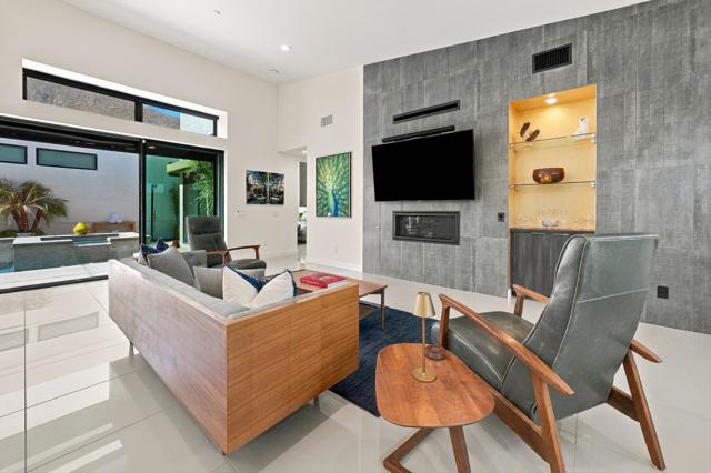 160 Obsidian Loop N, Palm Springs, CA 92264