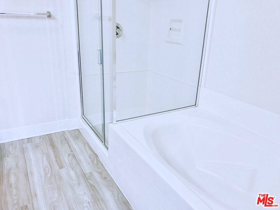 https://media.crmls.org/mediaz/7bec4c38-abb6-4216-82d2-b56b116e2c3b.jpg?preset=X-Large