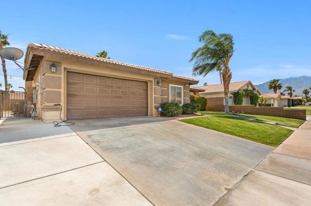 69867 Kent Place, Cathedral City CA: https://media.crmls.org/mediaz/7bed6061-ebfb-4352-b540-e51a72f5c29f.jpg