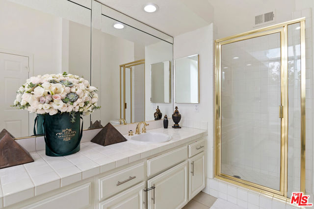 18730 Hatteras Street, Tarzana CA: https://media.crmls.org/mediaz/7bed655e-3423-48b3-b8af-17cb673c874f.jpg