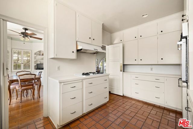 313 S Peck Drive, Beverly Hills CA: https://media.crmls.org/mediaz/7bedaba4-1153-4d9f-9b6a-7b6ff2235d83.jpg