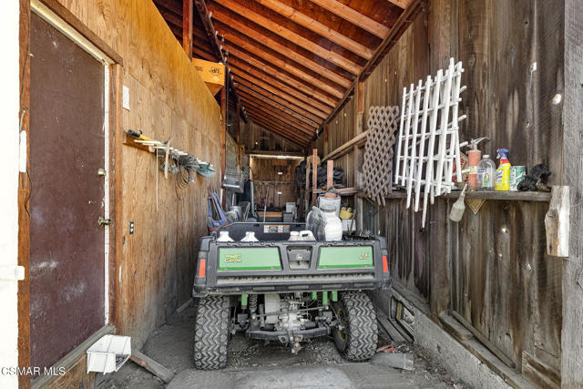 13721 Telegraph Road, Santa Paula CA: https://media.crmls.org/mediaz/7bee0c79-3f31-4c2d-b4ab-5ae0ef98566e.jpg