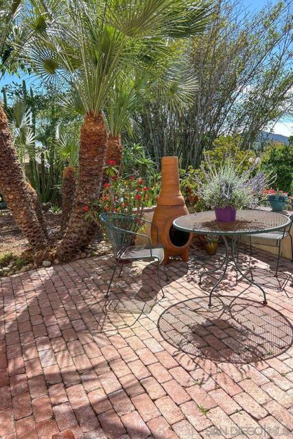 3625 Country Meadow Ln, Escondido CA: https://media.crmls.org/mediaz/7bee114a-1f9e-4749-978d-c52a0de5a035.jpg