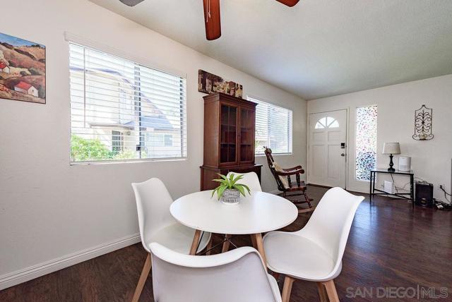 9855 Mission Greens Ct, Santee CA: https://media.crmls.org/mediaz/7bee8e1f-4f7d-4100-92f0-7c1cb737a858.jpg