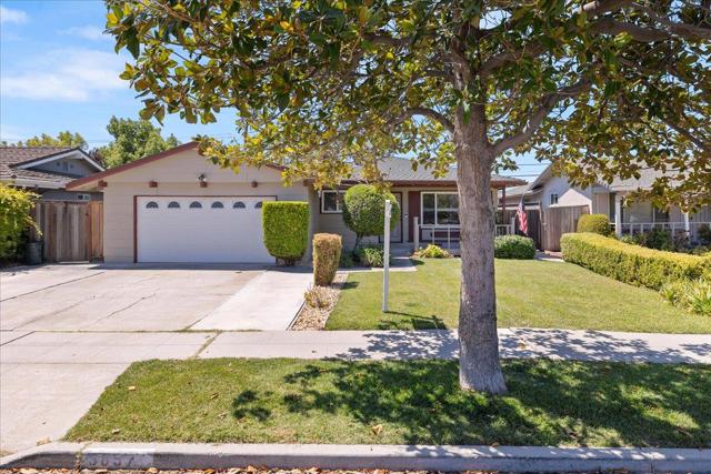 5857 Blossom Avenue, San Jose CA: https://media.crmls.org/mediaz/7beead61-f31b-4cba-a04b-165e0b449284.jpg