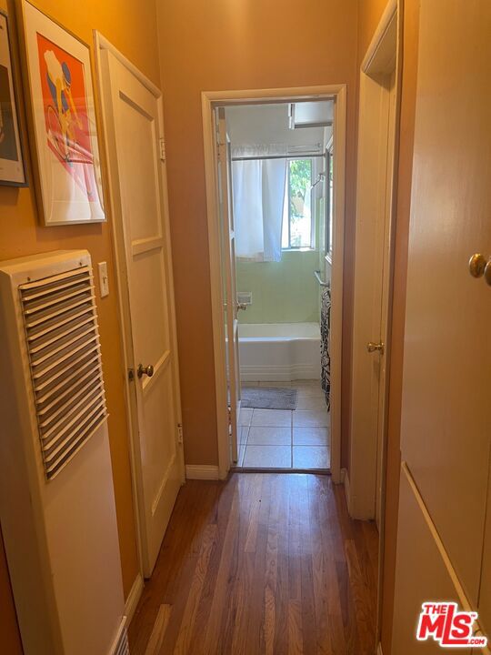 4426 Finley Avenue, Los Angeles CA: https://media.crmls.org/mediaz/7beed3b0-f625-41eb-b606-53a32889a7a9.jpg