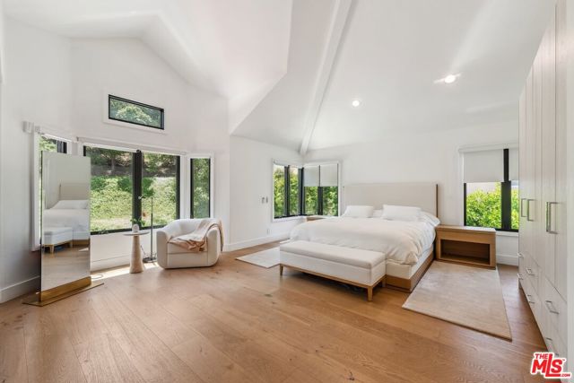 23180 Park Blanco, Calabasas CA: https://media.crmls.org/mediaz/7bf06428-44df-41b5-8aac-4c59d56c73b3.jpg
