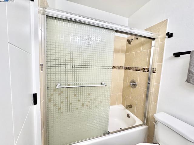20595 Center St, Castro Valley CA: https://media.crmls.org/mediaz/7bf06b3b-4cf1-4324-a1cc-cc792f1624d4.jpg
