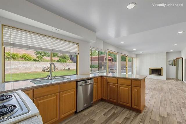 Detail Gallery Image 15 of 44 For 16833 Nearview, Canyon Country,  CA 91387 - 5 Beds | 3 Baths