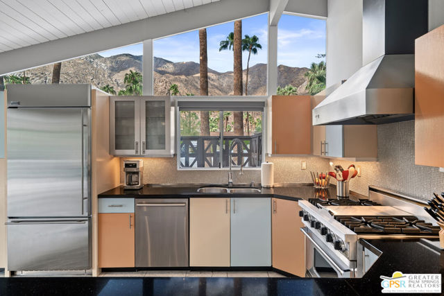 844 N Topaz Circle, Palm Springs, CA 92262