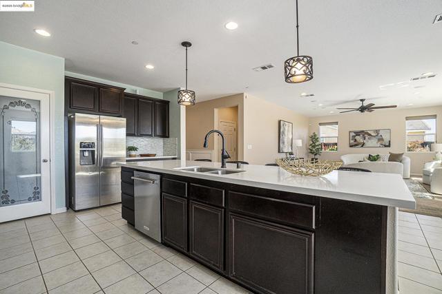 2776 Alves Ranch Rd, Pittsburg CA: https://media.crmls.org/mediaz/7bf18d7b-147a-42a6-b04f-ea868653b5f5.jpg