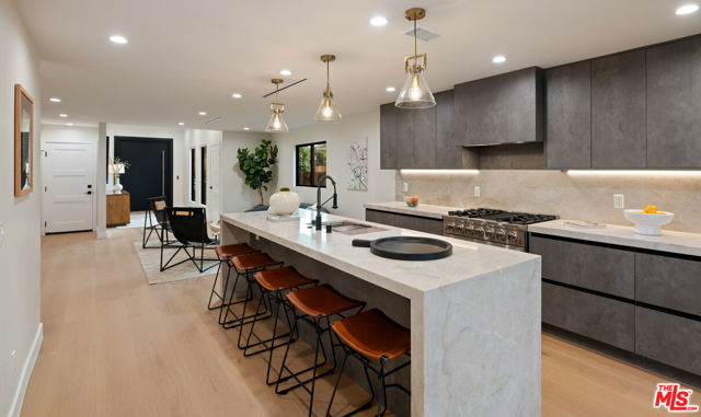 3524 Maplewood Avenue, Los Angeles CA: https://media.crmls.org/mediaz/7bf21ff7-7ea8-4787-87d3-39506b1bcb38.jpg