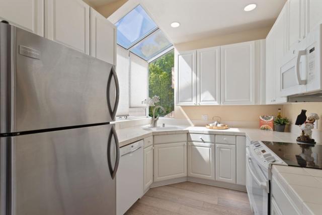 2573 Park Boulevard, Palo Alto CA: https://media.crmls.org/mediaz/7bf23a79-32cf-4976-bf25-f0853f6a9498.jpg