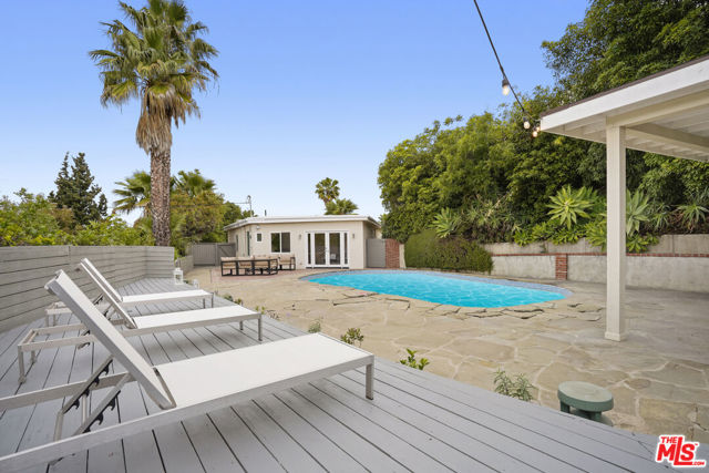 15224 Encanto Drive, Sherman Oaks CA: https://media.crmls.org/mediaz/7bf2761b-3164-4061-9d90-99884c98bfd0.jpg
