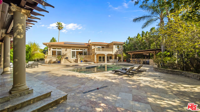 10801 Bothwell Road, Chatsworth CA: https://media.crmls.org/mediaz/7bf313c6-3d58-4db4-a7c3-68bdeb2562d1.jpg