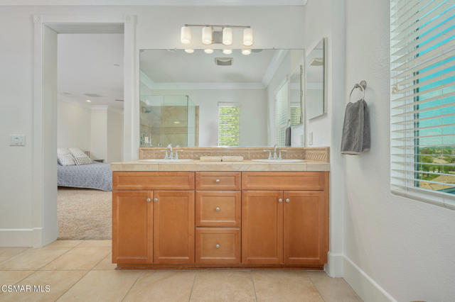 650 Astera Court, Newbury Park CA: https://media.crmls.org/mediaz/7bf315b7-2e2e-4cc2-b66a-3d6f515e39b9.jpg