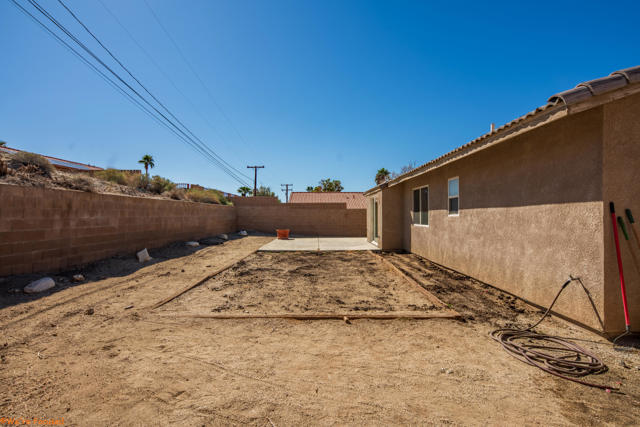 9210 Calle Barranca, Desert Hot Springs CA: https://media.crmls.org/mediaz/7bf32361-7bc6-497f-8aff-6204e96d309c.jpg