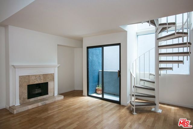 1940 N HIGHLAND Avenue, Los Angeles CA: https://media.crmls.org/mediaz/7bf34ab4-d35e-4e90-8385-2fddfdd3911d.jpg