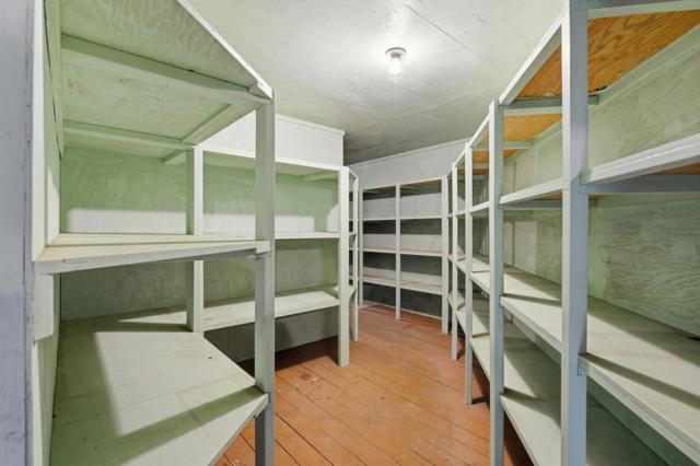 3915 Kingridge Drive, San Mateo CA: https://media.crmls.org/mediaz/7bf3f775-a70d-46da-a1d0-da9ceb190df5.jpg