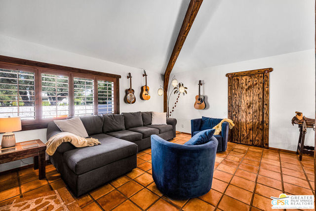 525 W Sunshine Circle, Palm Springs, CA 92264