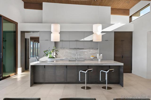 4728 El Aspecto, Rancho Santa Fe CA: https://media.crmls.org/mediaz/7bf46bd9-319e-4eaf-b9ed-599815d46435.jpg