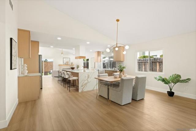 9120 Oviedo, San Diego CA: https://media.crmls.org/mediaz/7bf5071f-0b93-48f4-83d3-f24a4fe6caad.jpg