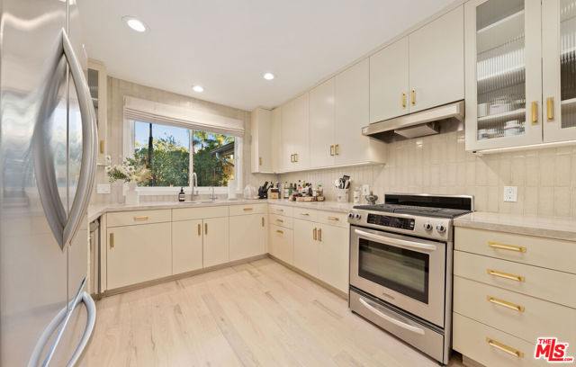 527 Las Casas Avenue, Pacific Palisades, California 90272, 2 Bedrooms Bedrooms, ,2 BathroomsBathrooms,Single Family Residence,For Sale,Las Casas,24427159