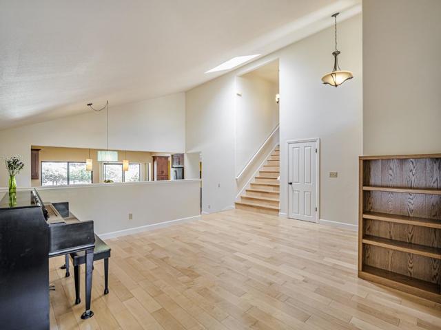 14 Sageland Court, Scotts Valley CA: https://media.crmls.org/mediaz/7bf59503-5653-4115-b1fb-5490f0210926.jpg